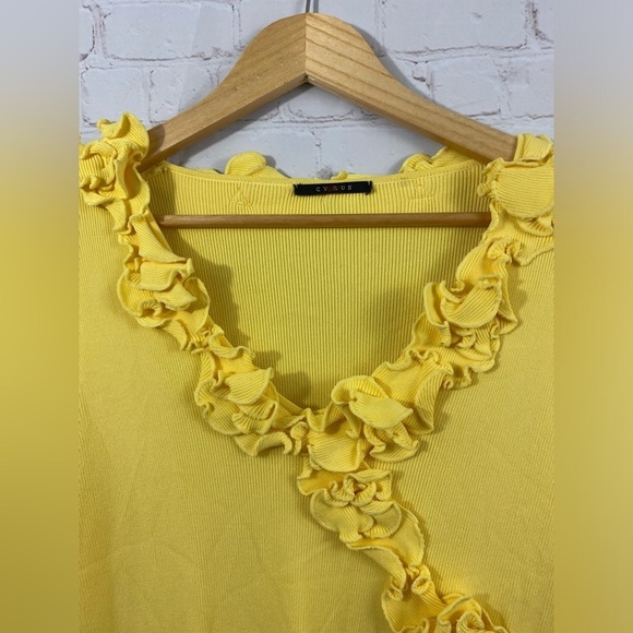 Cyrus Blouse Womens Size Large Sunshine Yellow Stretchy Ruffle Trim V-Neck Top - Picture 4 of 7
